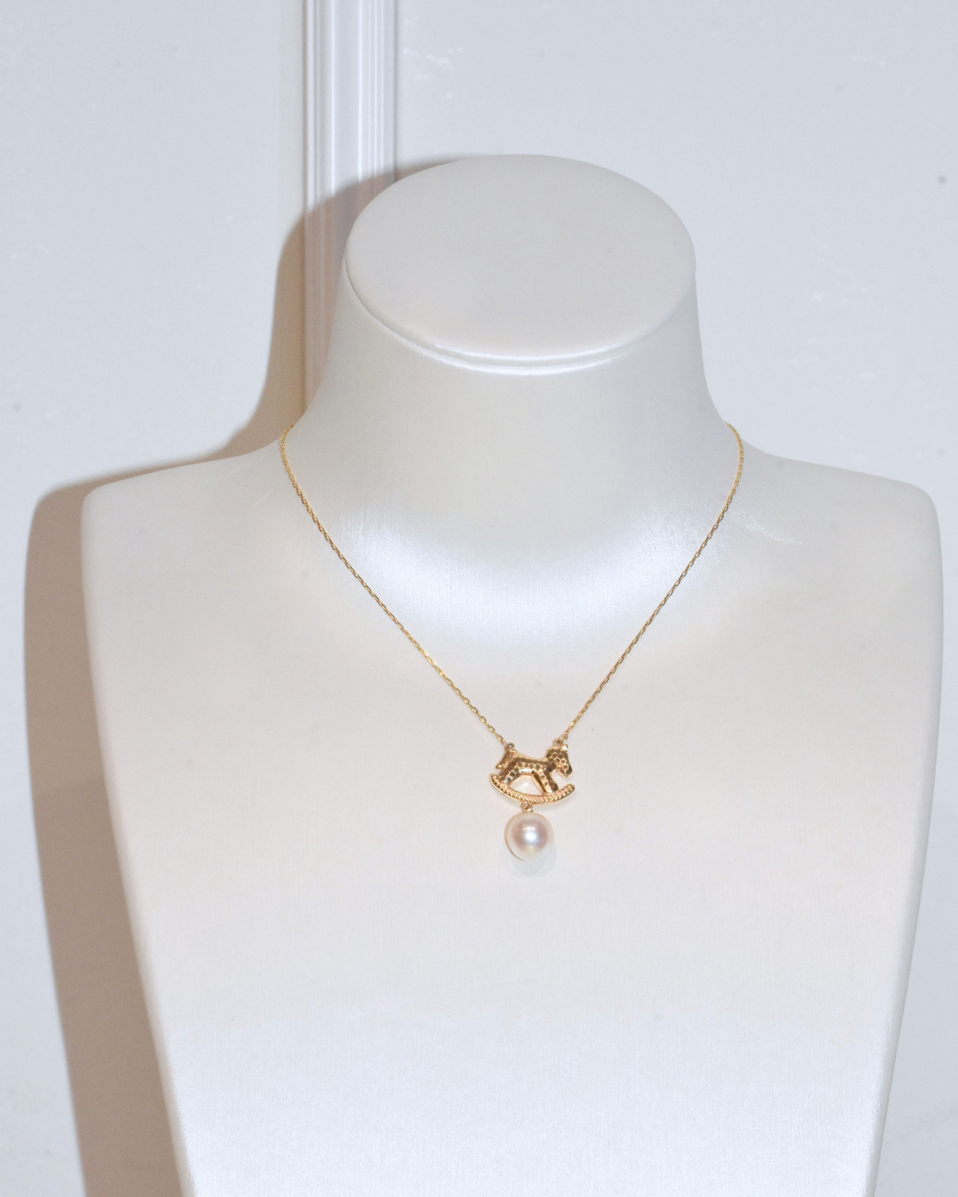4A Freshwater Round Necklace in Silver 925 Gold Plated - CNY - Rocking Horse Pearl  - White (9mm)