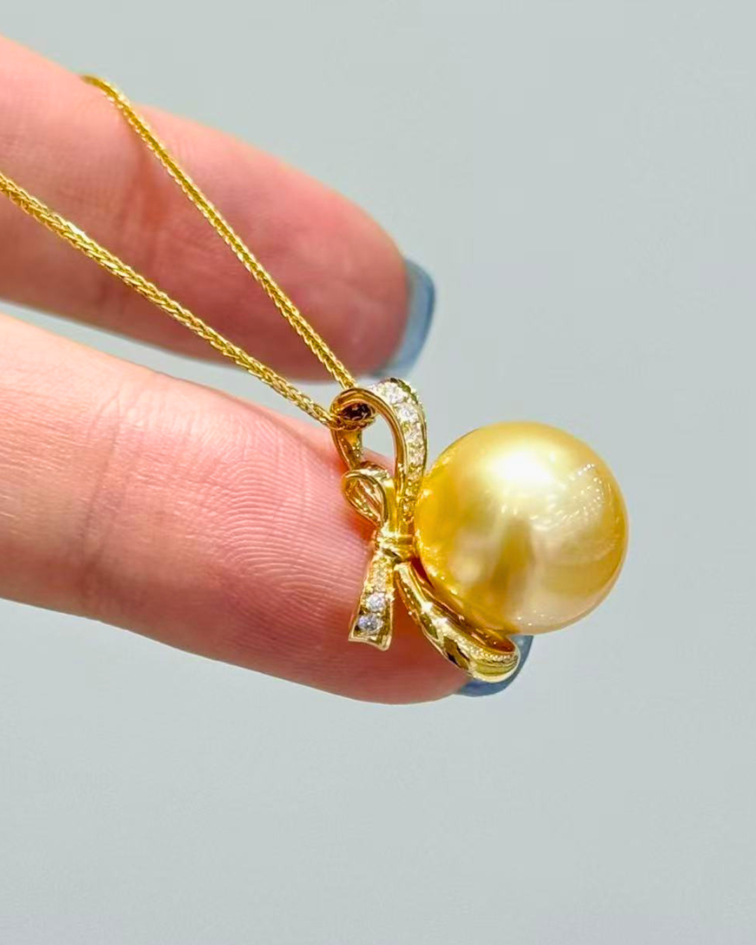 4A South Sea Golden Philippines Round Necklace in 18K Gold - with Natural Diamond - Gold (13-14mm)