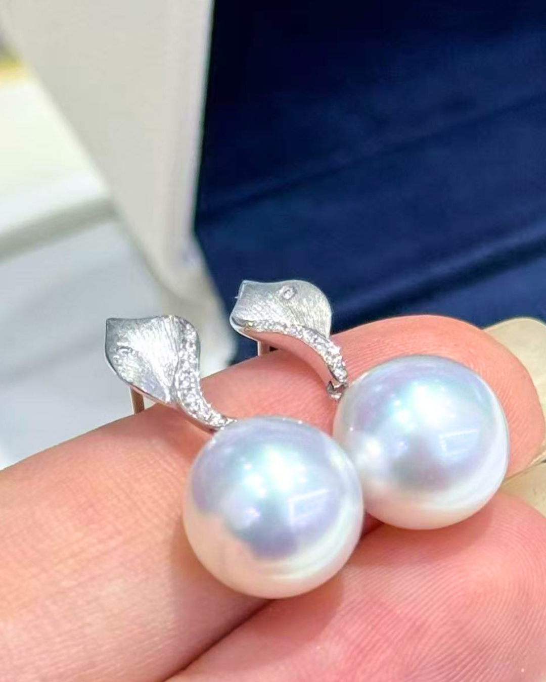 5A South Sea White Australia Oval Earring in 18K White Gold - Aurora Leaf Drop with Natural Diamond - White (10-11mm) D0.09ct