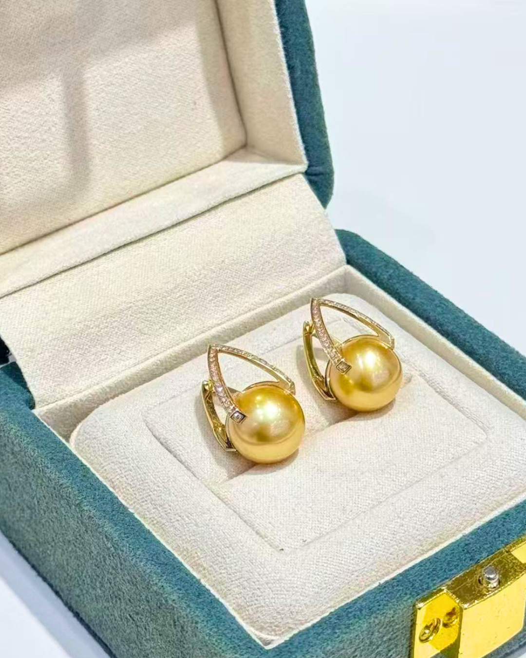 5A South Sea Golden Philippines Round Earring in 18K Gold - Crown Hoop with Natural Diamond - Gold (12-13mm) D0.718ct