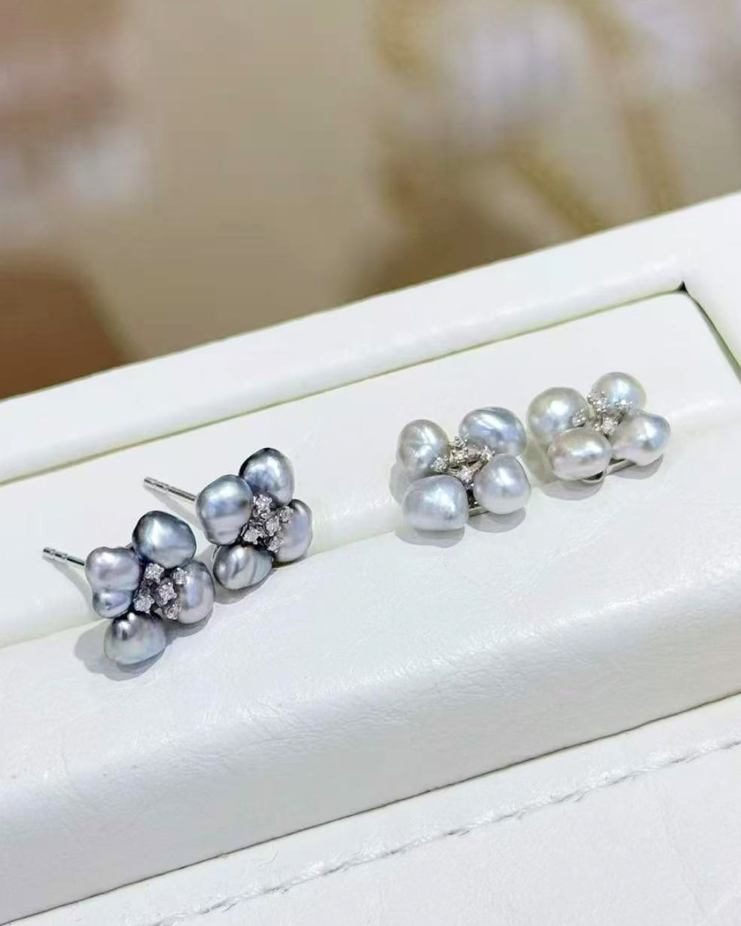 5A Tahitian Keshi Earring in 18K White Gold - with Natural Diamond - Silver / Grey (5-6mm)