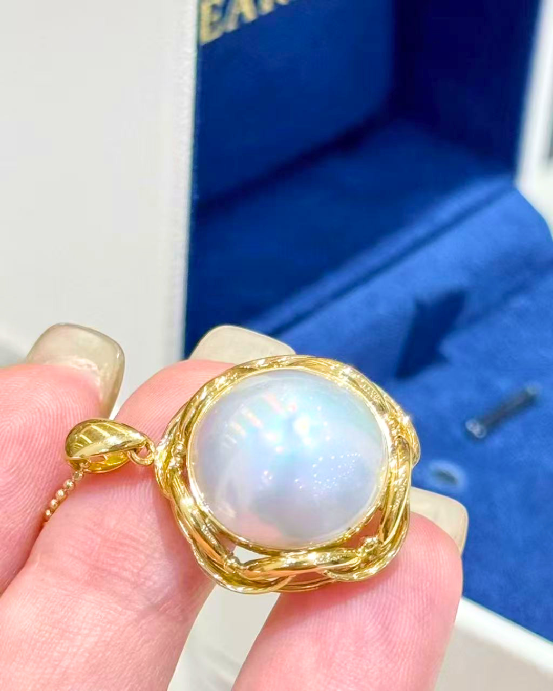 5A Mabé Necklace in 18K Gold - Seawater Japanese Mabé - White (15-16mm)