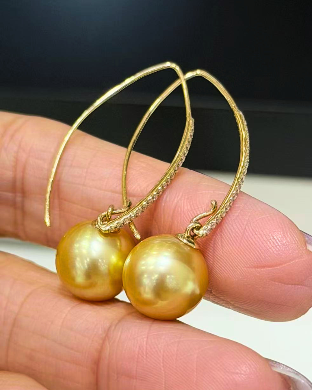 4A South Sea Golden Philippines Round Earring in 18K Gold - Shooting Star Drop with Natural Diamond - Gold (10-11mm) D0.231ct