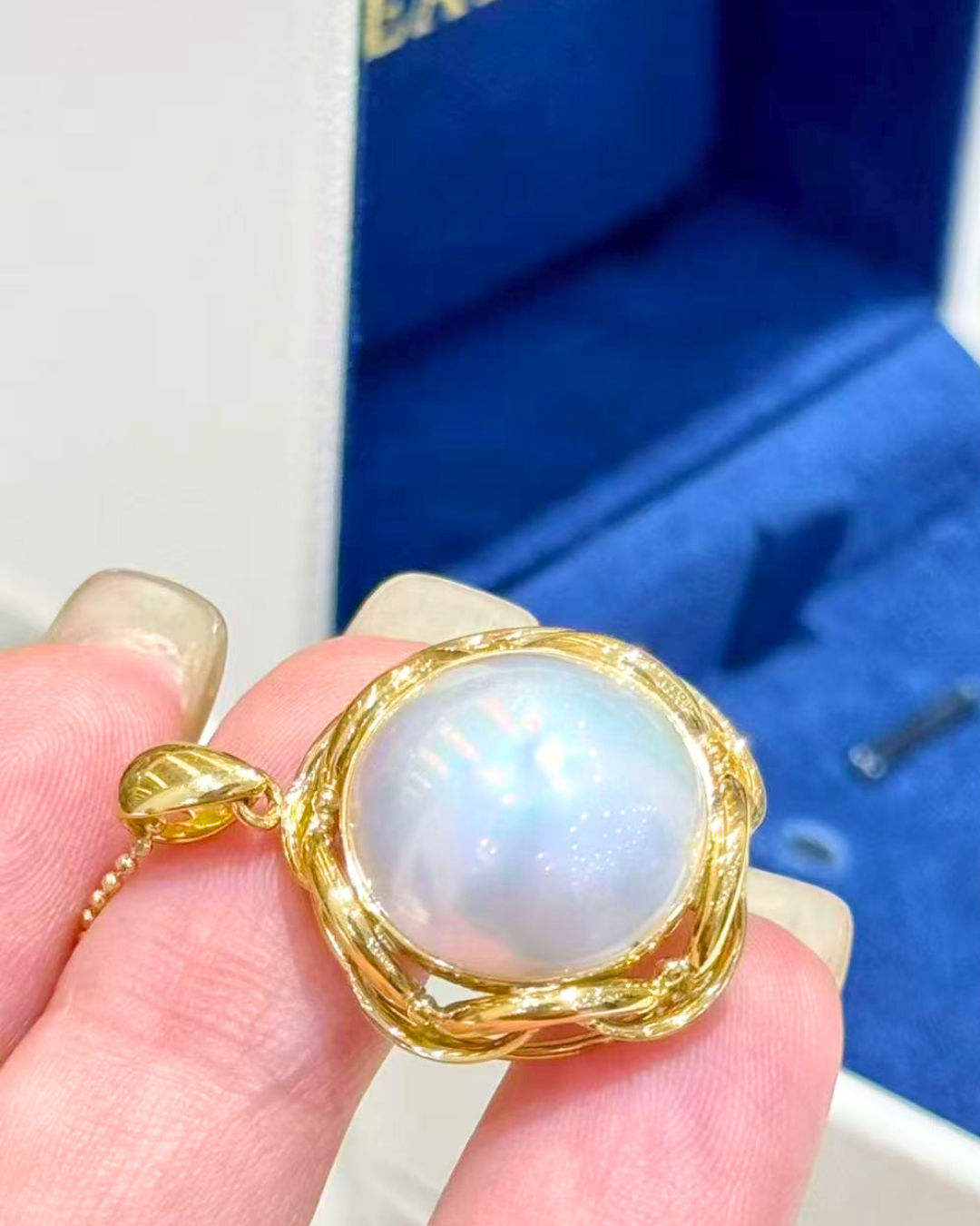 5A Mabé Necklace in 18K Gold - Seawater Japanese Mabé - White (15-16mm)