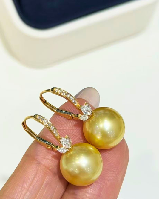 4A South Sea Golden Philippines Round Earring in 18K Gold - with Natural Diamond & PSL Certificate - Gold (11.2mm) D0.308ct