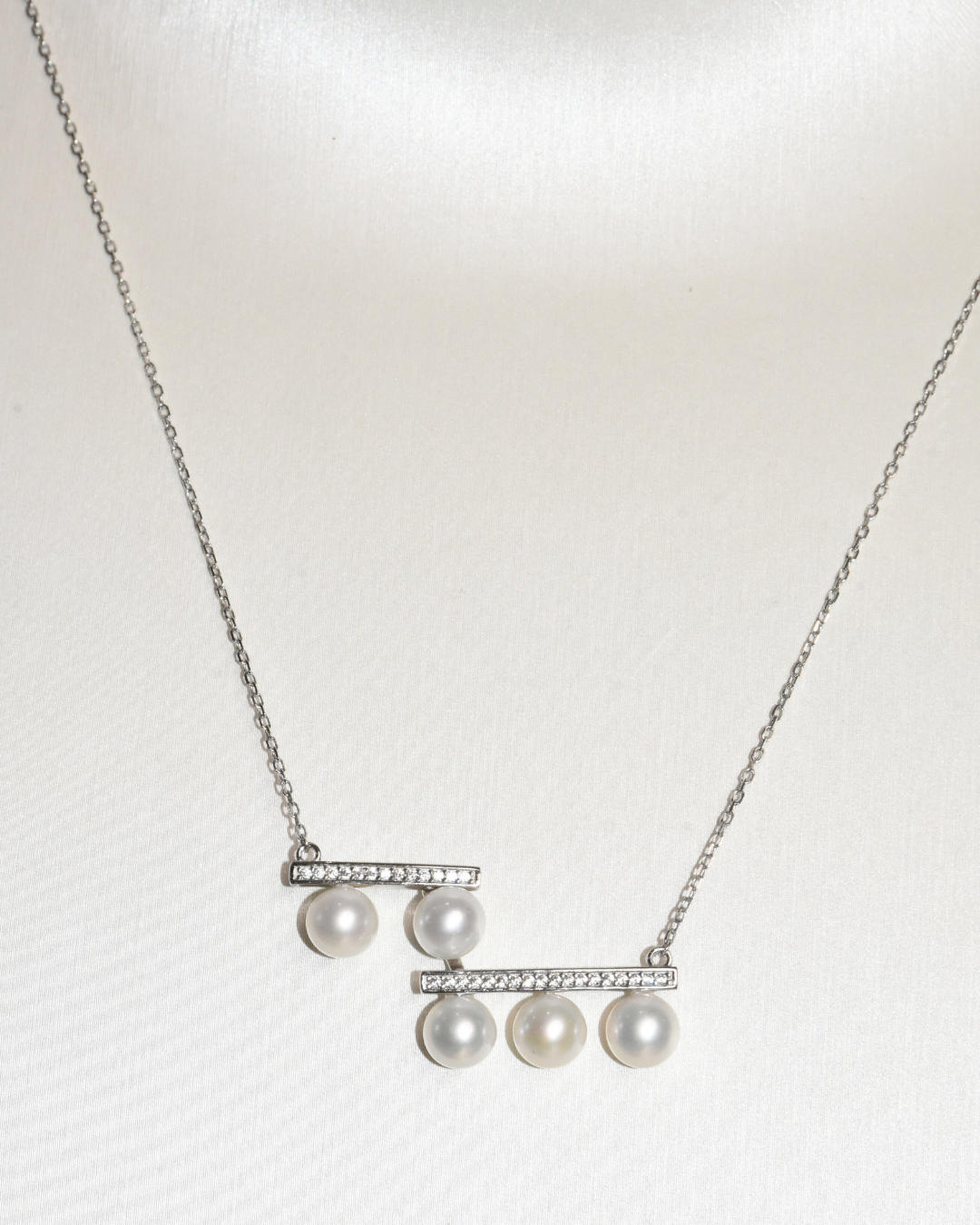 5A Freshwater Round Necklace in Silver 925 WG Plated - Pav Two-Layers Five-Pearls Bar  - White (6 -7mm)