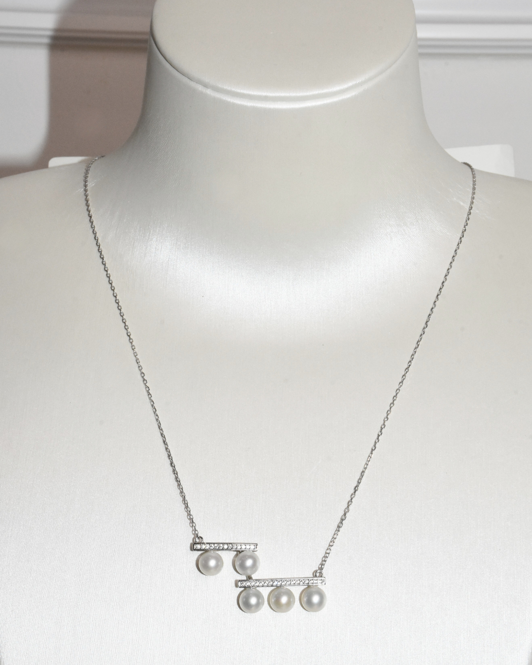5A Freshwater Round Necklace in Silver 925 WG Plated - Pav Two-Layers Five-Pearls Bar  - White (6 -7mm)