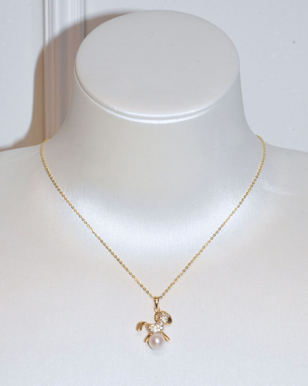 2A Akoya Round Necklace in Silver 925 Gold Plated - CNY Horse 26- Little Cutie Horse - White (6 -7mm)