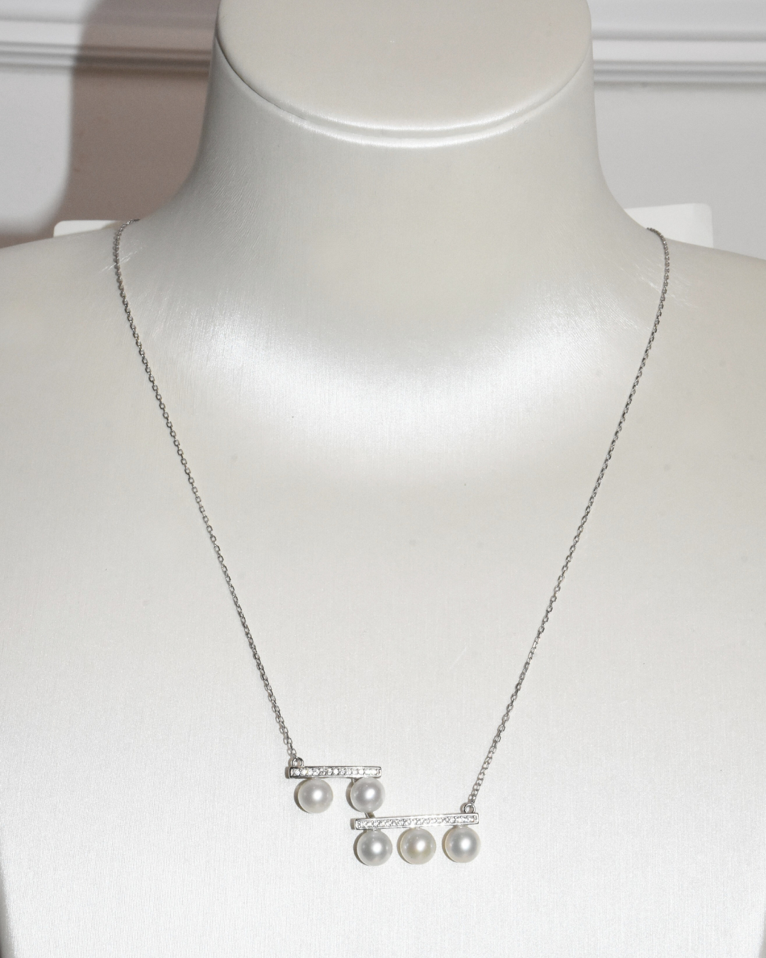 5A Freshwater Round Necklace in Silver 925 WG Plated - Pav Two-Layers Five-Pearls Bar  - White (6 -7mm)