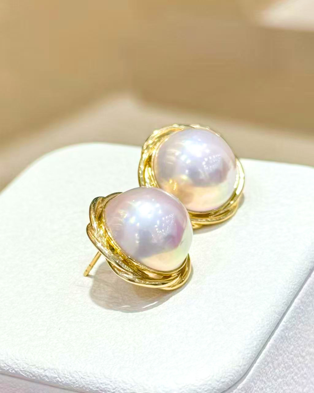 5A Mabé Earring in 18K Gold - Seawater Japanese Mabé - White (15-16mm)