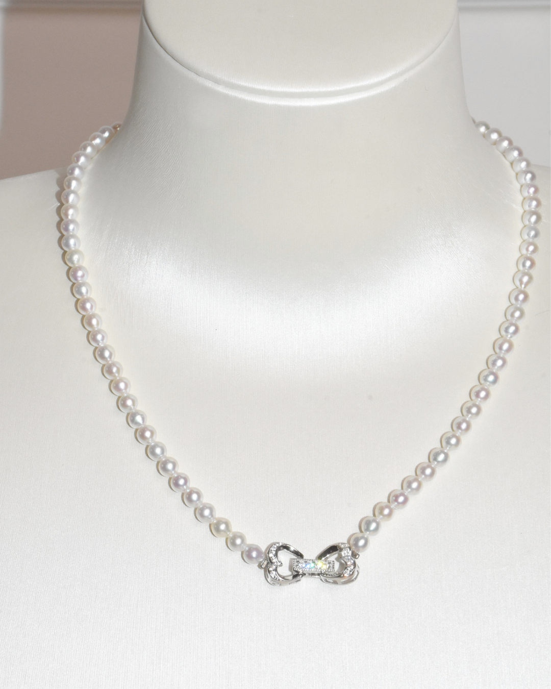 4A Freshwater Near Round Necklace in Silver 925 WG Plated - Double heart Clasp - White (4 -5mm)