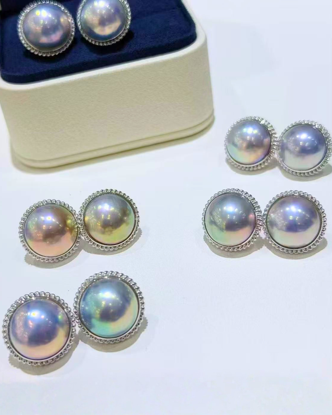Mabé Earring in 18K White Gold - Seawater Japanese Mabé - Blue (13-14mm)
