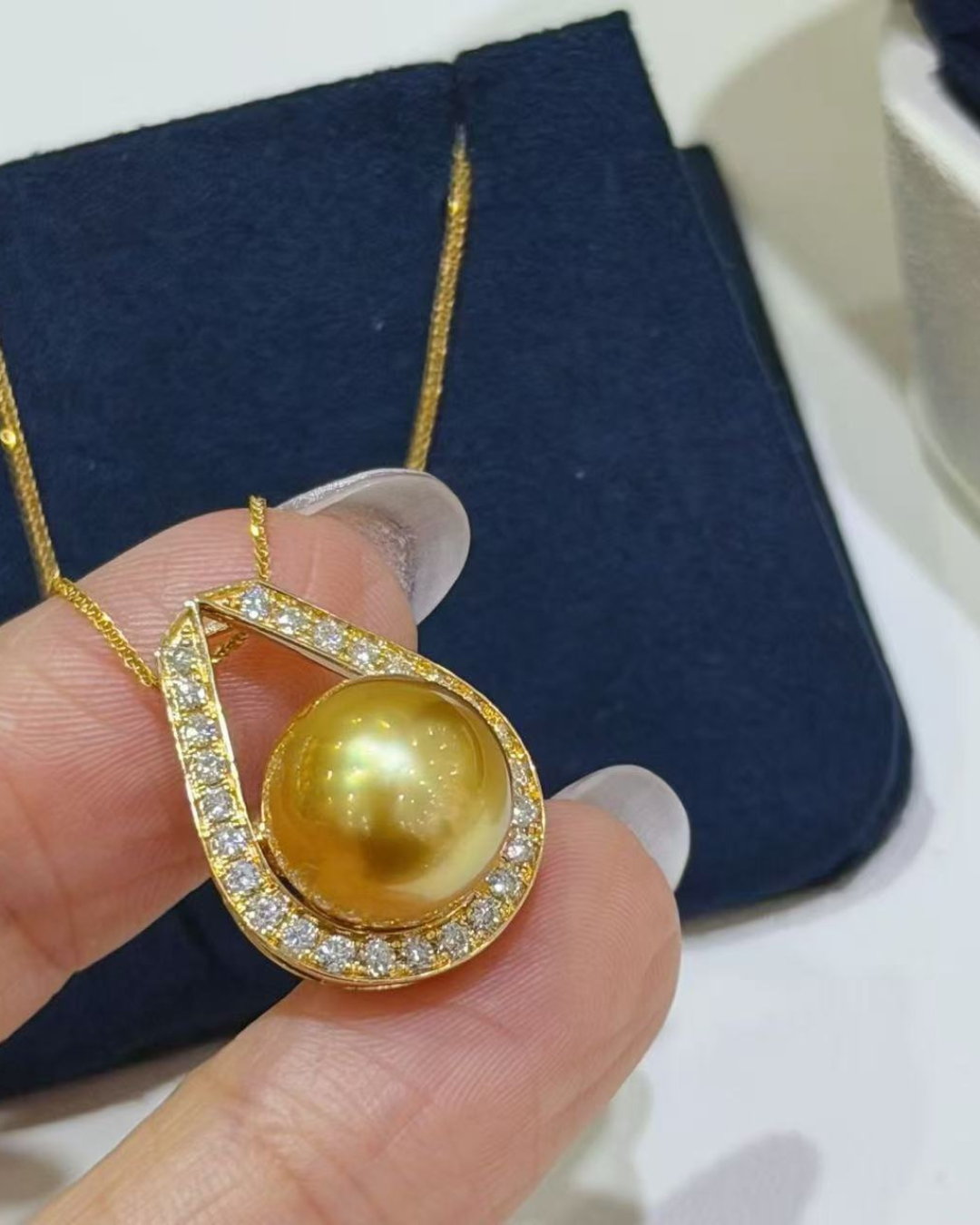 4A South Sea Golden Philippines Round Necklace in 18K Gold - with Natural Diamond - Gold (11mm) D0.162ct