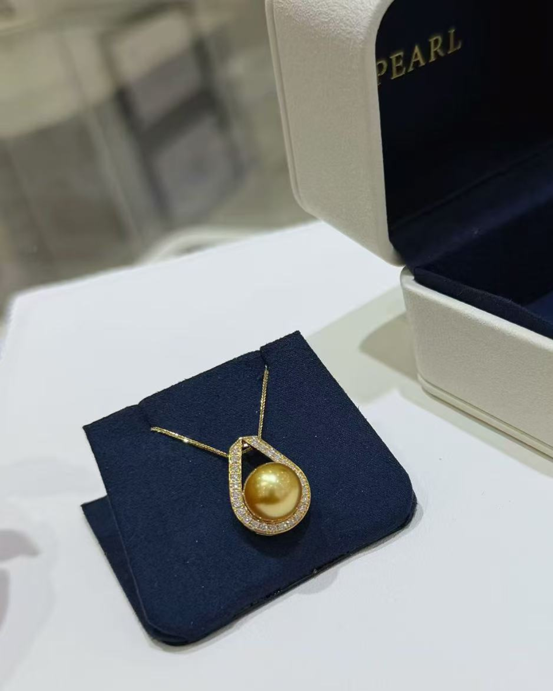 4A South Sea Golden Philippines Round Necklace in 18K Gold - with Natural Diamond - Gold (11mm) D0.162ct