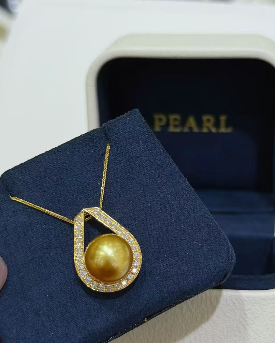 4A South Sea Golden Philippines Round Necklace in 18K Gold - with Natural Diamond - Gold (11mm) D0.162ct