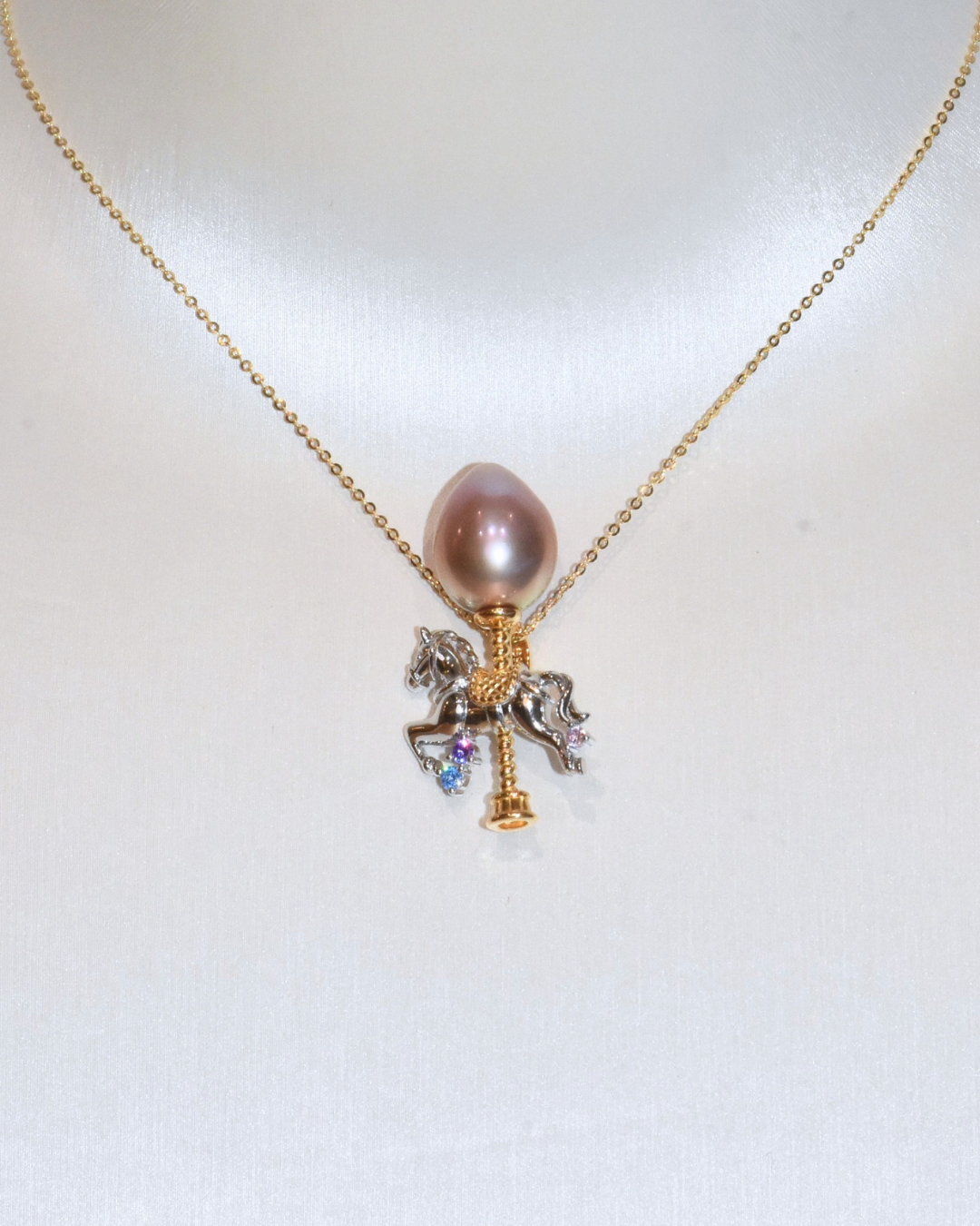 4A Freshwater Oval Necklace in Silver 925 Gold Plated - The Enchanted Horse - Forever Spinning - Orient (11.8mm)