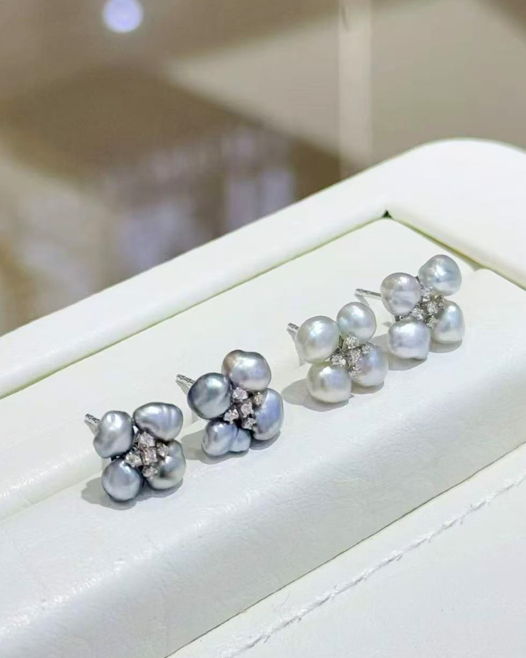5A Tahitian Keshi Earring in 18K White Gold - with Natural Diamond - Silver / Grey (5-6mm)