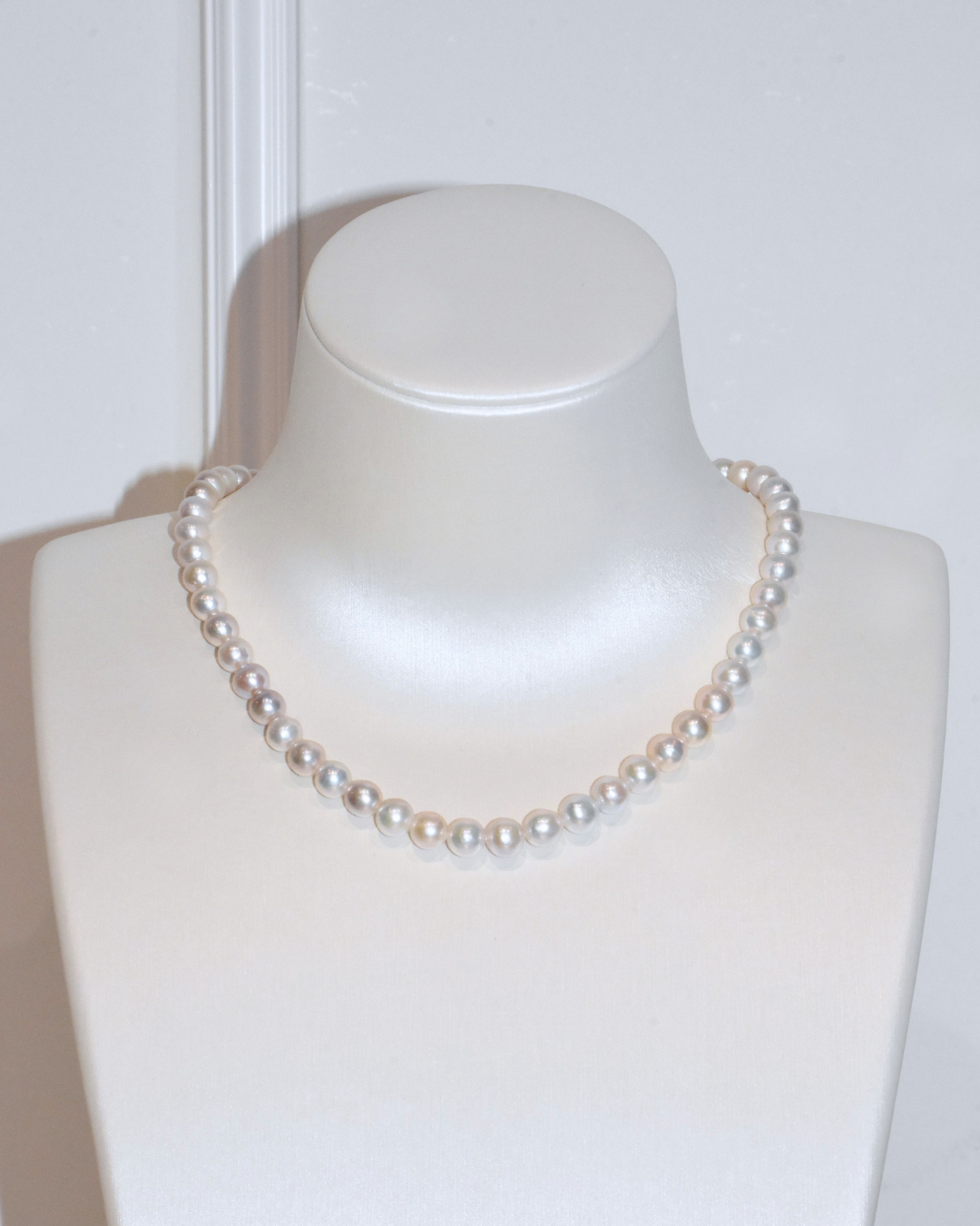 4A Freshwater Near Round Necklace in Silver 925 WG Plated - Double flower clasp  - Silver/Grey (7 -8mm)