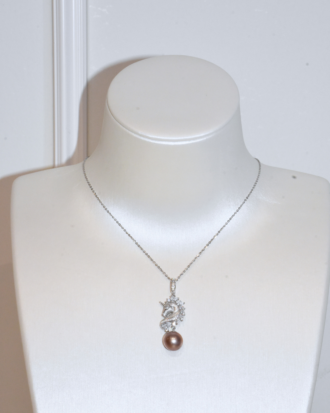4A Freshwater Round Necklace in Silver 925 WG Plated - Silver Princess Pegasus with CZ - Purple (10mm)