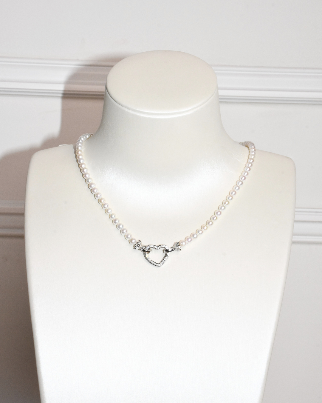 4A Freshwater Near Round Necklace in Silver 925 WG Plated - Heart Clasp - White (4 -5mm)