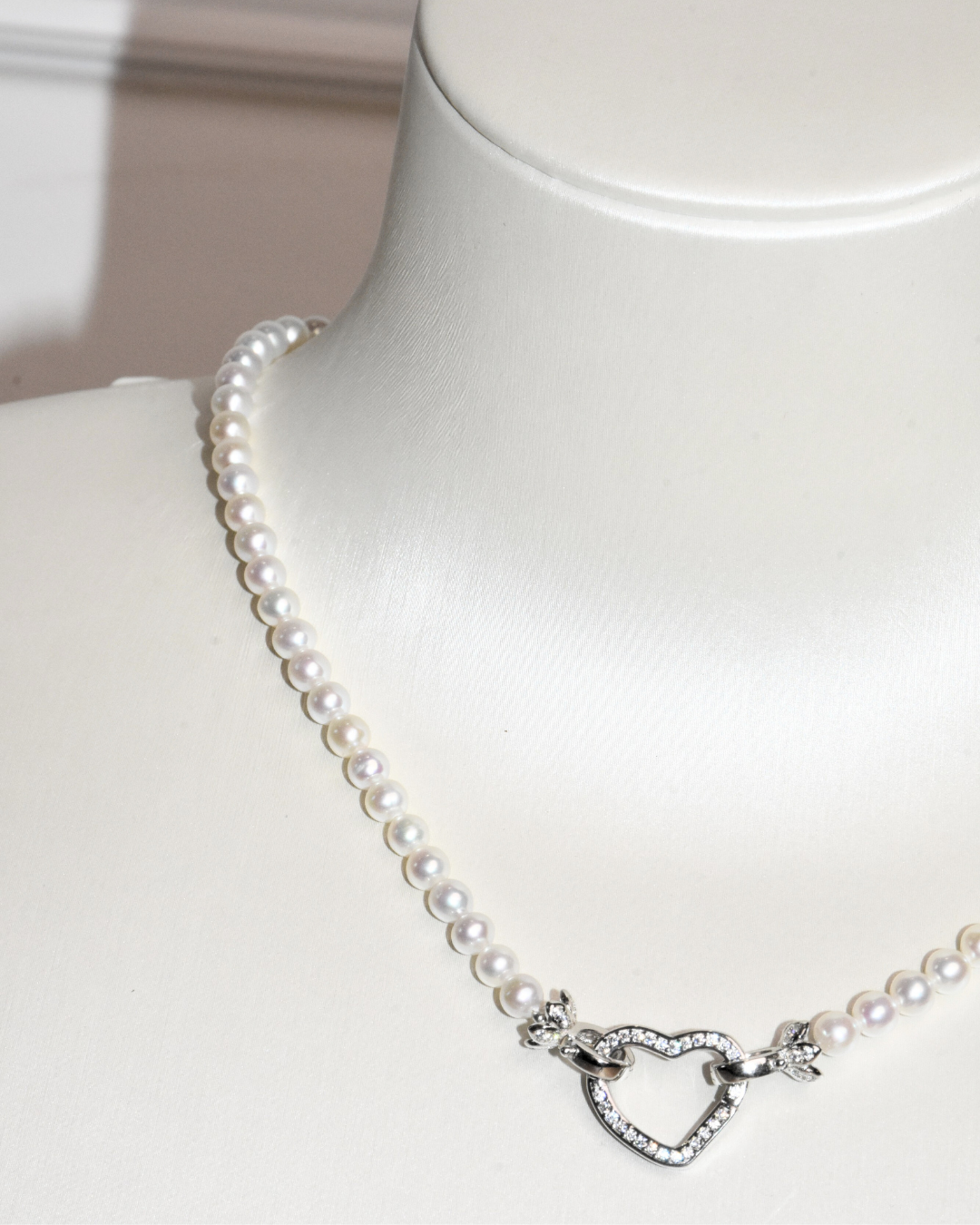 4A Freshwater Near Round Necklace in Silver 925 WG Plated - Heart Clasp - White (4 -5mm)