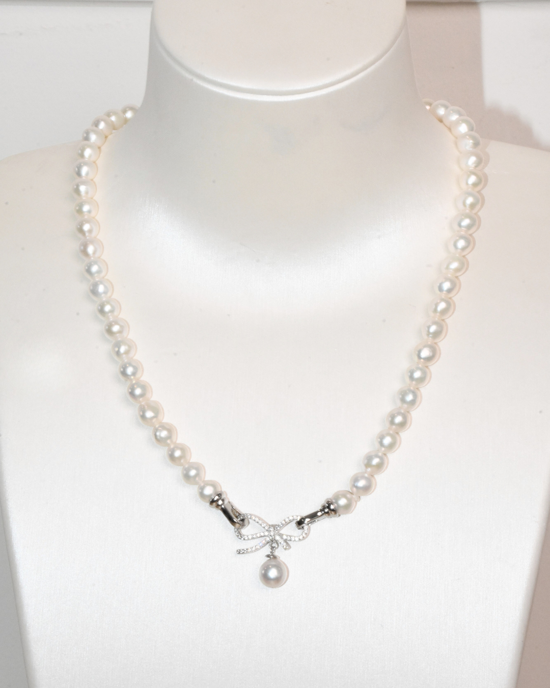 4A Freshwater Near Round Necklace in Silver 925 WG Plated - Ribbon Clasp with pearl drop - White (8 -9mm)