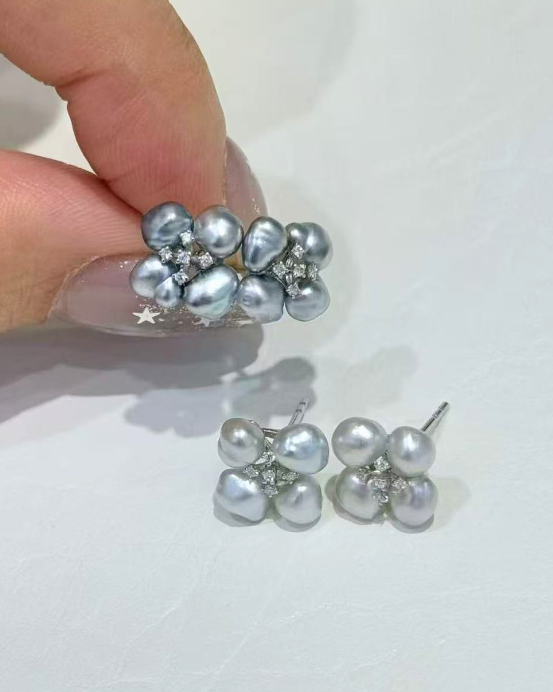 5A Tahitian Keshi Earring in 18K White Gold - with Natural Diamond - Silver / Grey (5-6mm)