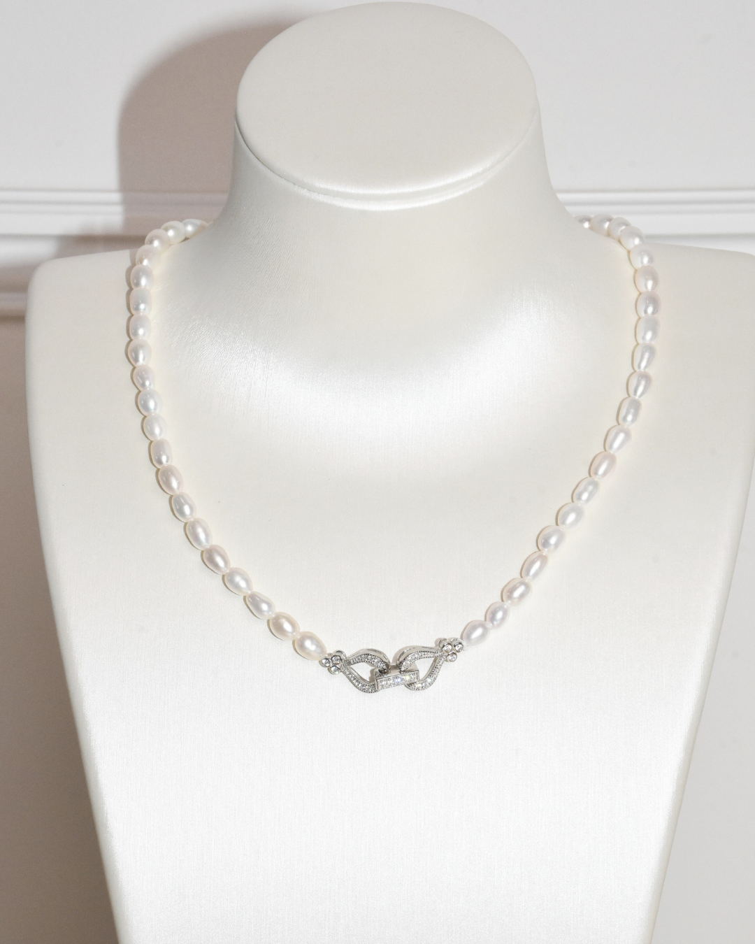 4A Freshwater Rice Necklace in Silver 925 WG Plated - Twisted Infinity-Style Clasp - White (4 -5mm)