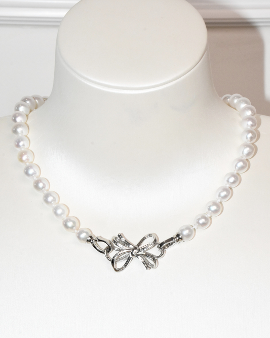 4A Freshwater Round Necklace in Silver 925 WG Plated - Big Ribbon Bow Clasp with CZ - White (8 -9mm)