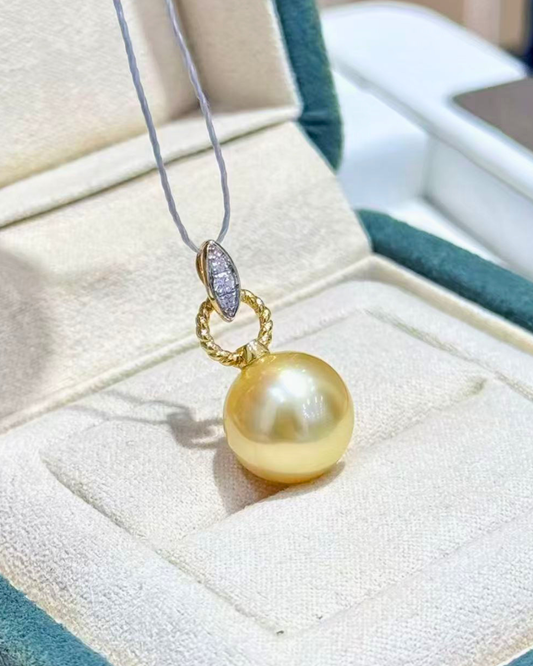 4A South Sea Golden Philippines Round Pendant in 18K Gold - with Natural Diamond - Gold (12-13mm)