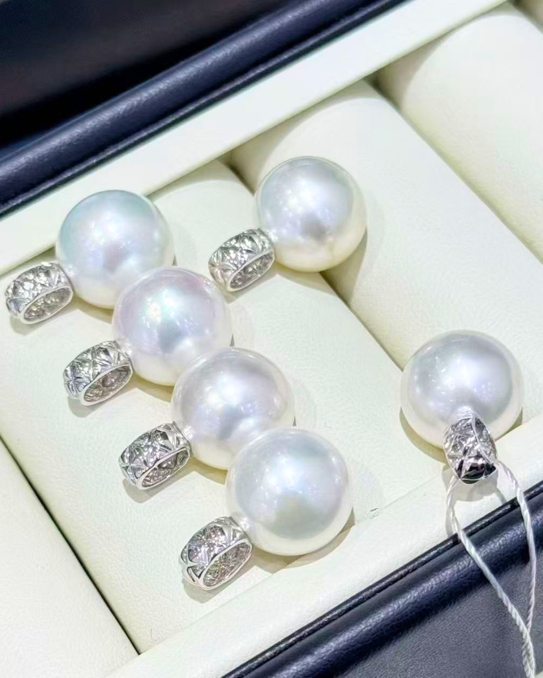 4A South Sea Round Necklace in 18K White Gold - White (13-14mm)