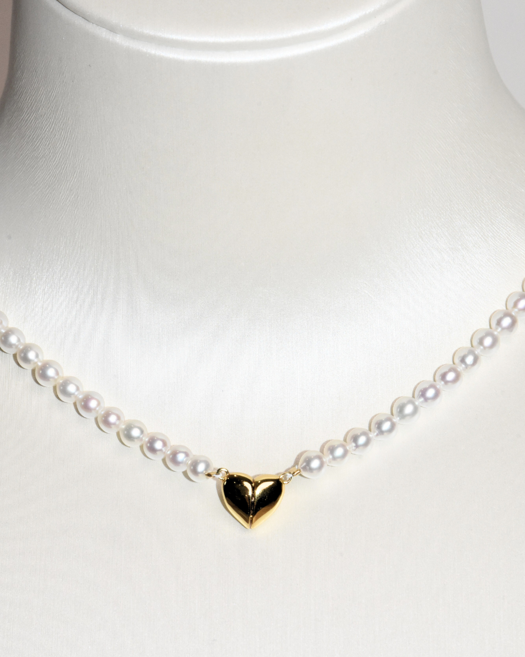 4A Freshwater Near Round Necklace in Silver 925 Gold Plated - Heart Magnet Clasp - White (4 -5mm)