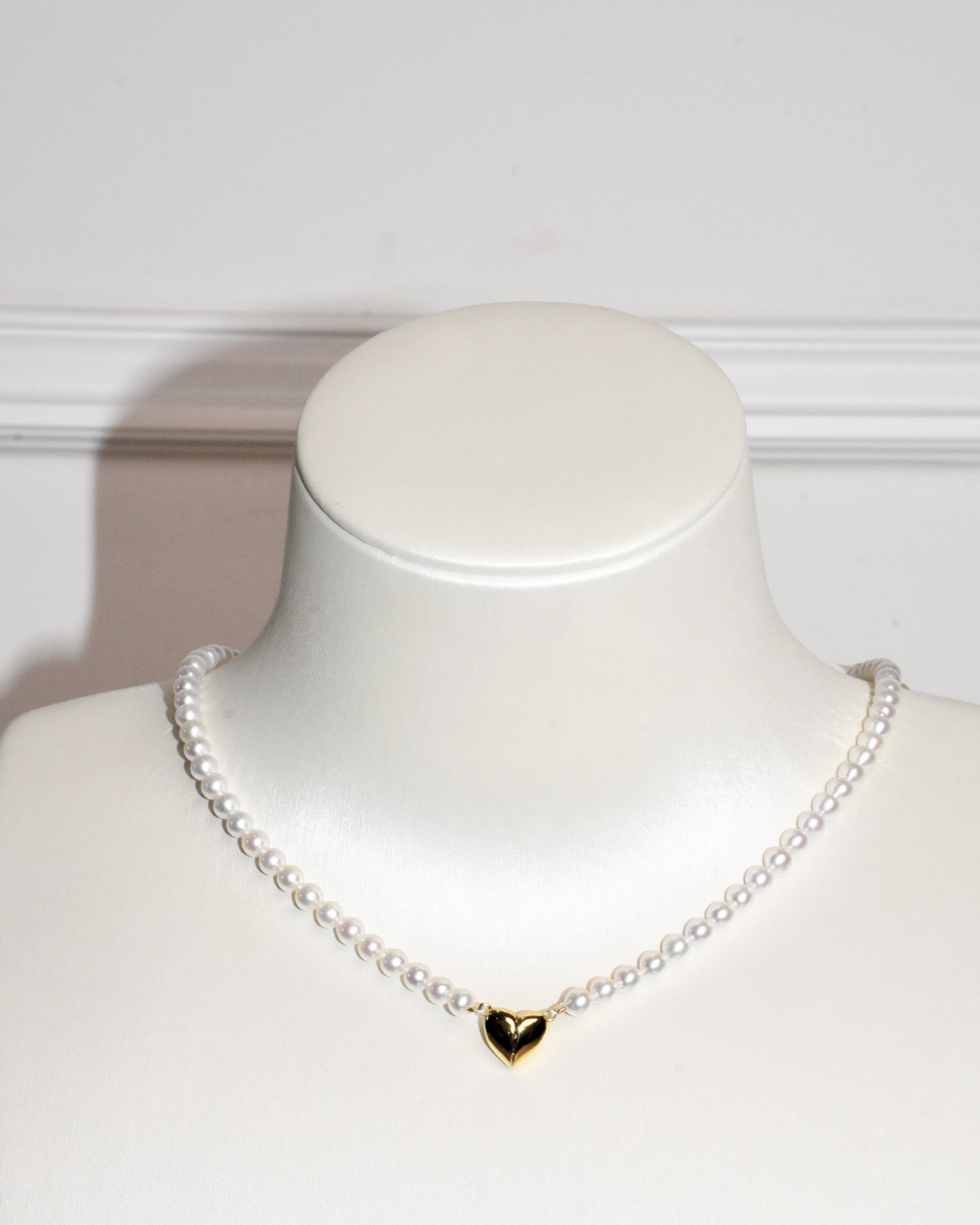 4A Freshwater Near Round Necklace in Silver 925 Gold Plated - Heart Magnet Clasp - White (4 -5mm)