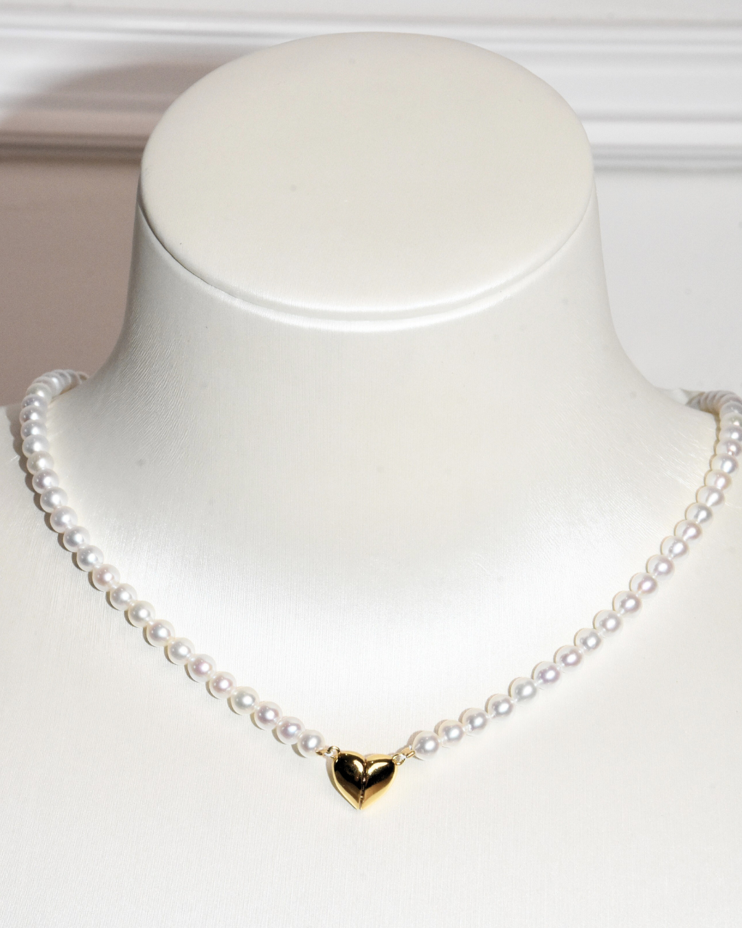 4A Freshwater Near Round Necklace in Silver 925 Gold Plated - Heart Magnet Clasp - White (4 -5mm)