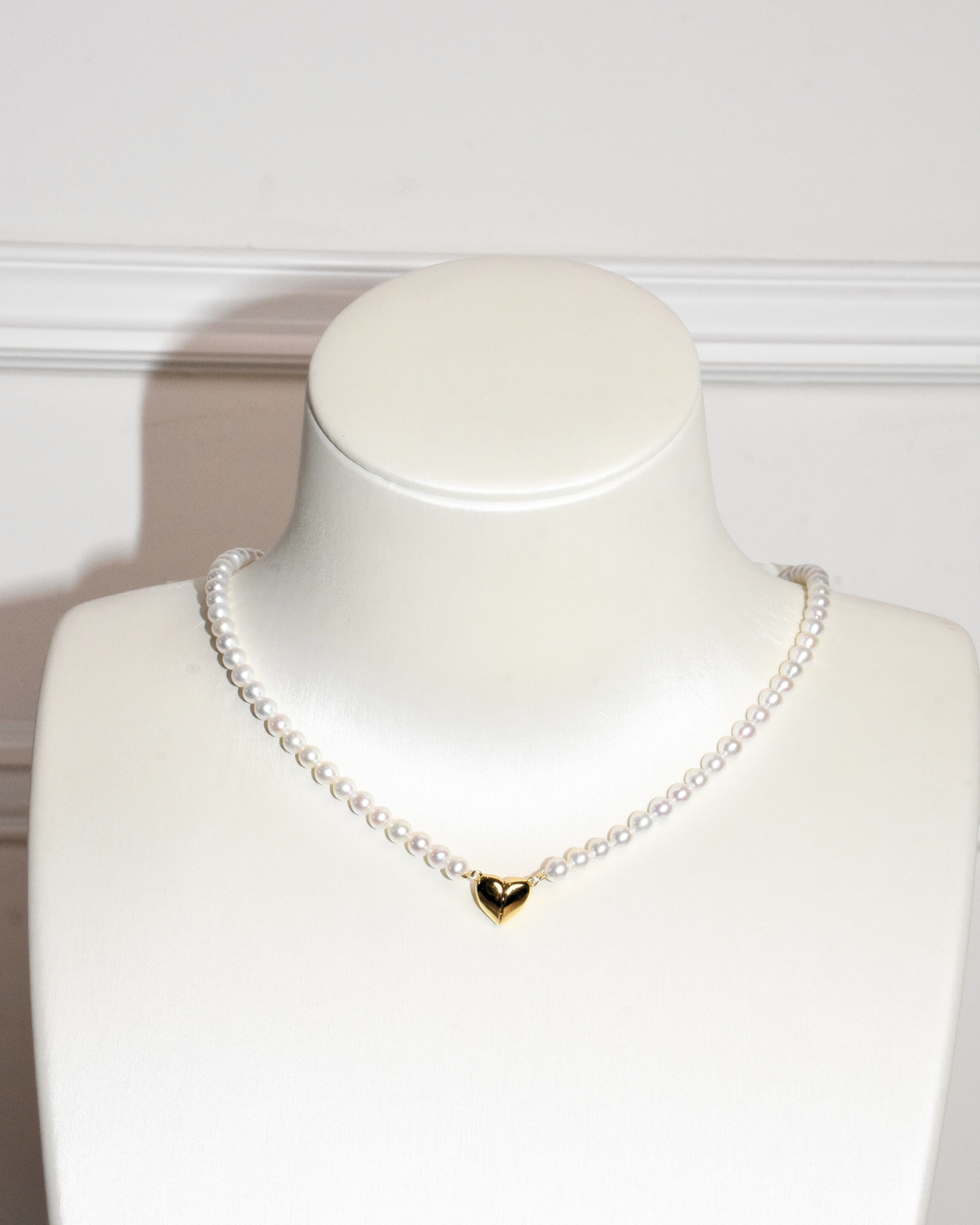 4A Freshwater Near Round Necklace in Silver 925 Gold Plated - Heart Magnet Clasp - White (4 -5mm)