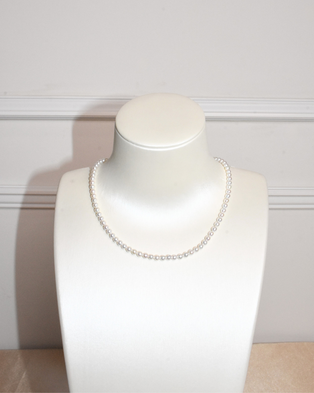 4A Freshwater Near Round Necklace in Silver 925 Gold Plated - Heart Magnet Clasp - White (4 -5mm)