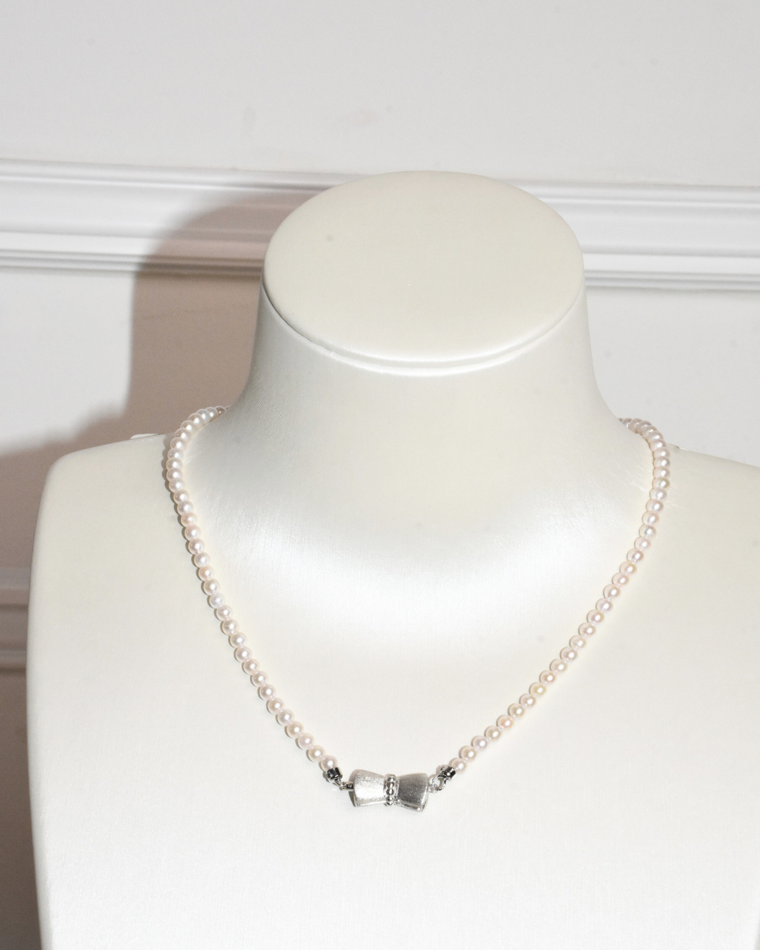 4A Akoya Round Necklace in Silver 925 WG Plated - Classic Ribbon Clasp - Rose Overtone (3 -4mm)