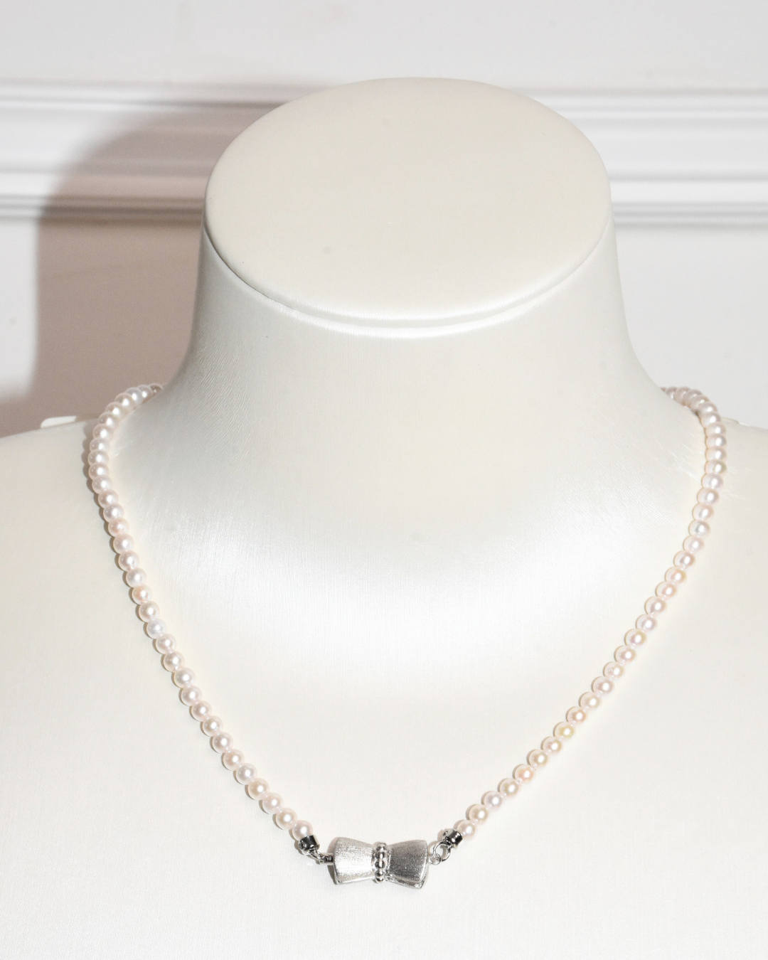 4A Akoya Round Necklace in Silver 925 WG Plated - Classic Ribbon Clasp - Rose Overtone (3 -4mm)