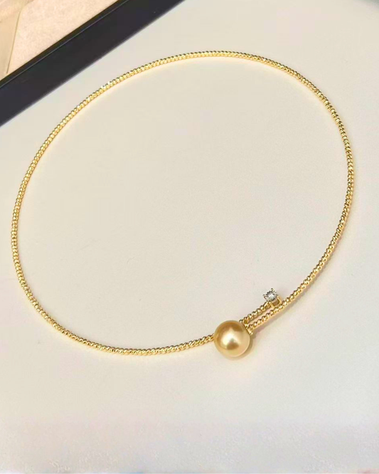 4A South Sea Golden Philippines Round Necklace in 18K Gold - Golden Orbit Torque Necklace - Gold (11-12mm) D0.03ct