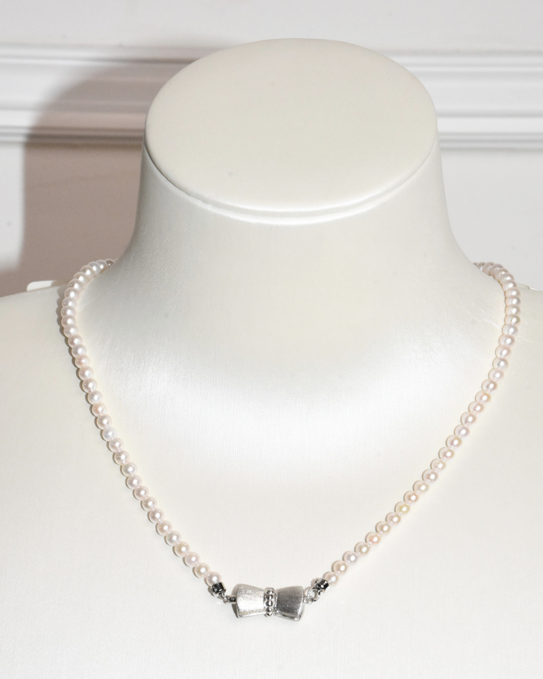 4A Akoya Round Necklace in Silver 925 WG Plated - Classic Ribbon Clasp - Rose Overtone (3 -4mm)