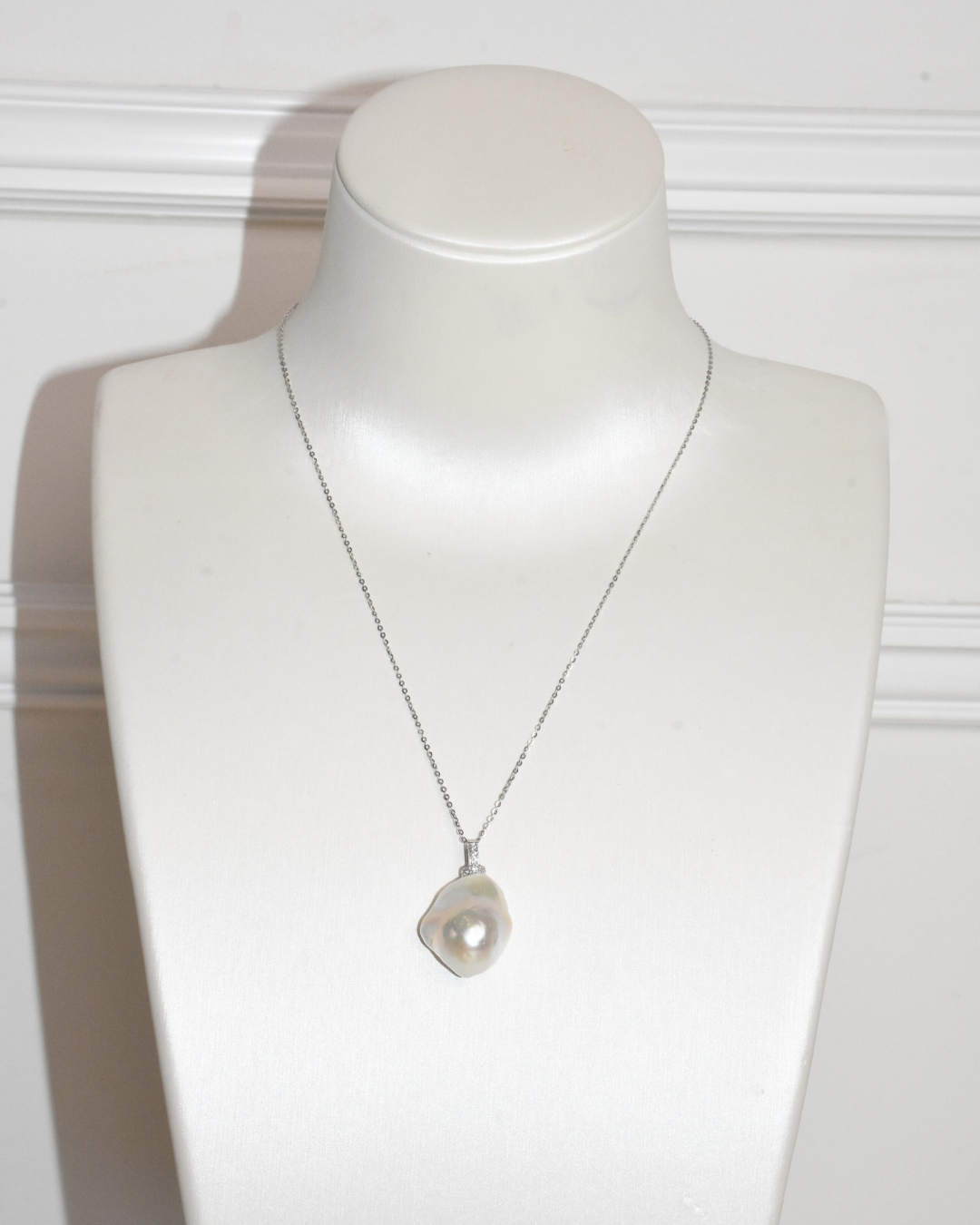 3A Freshwater Baroque Necklace in Silver 925 WG Plated - Model A : Classic pendant - White (15 -17mm)