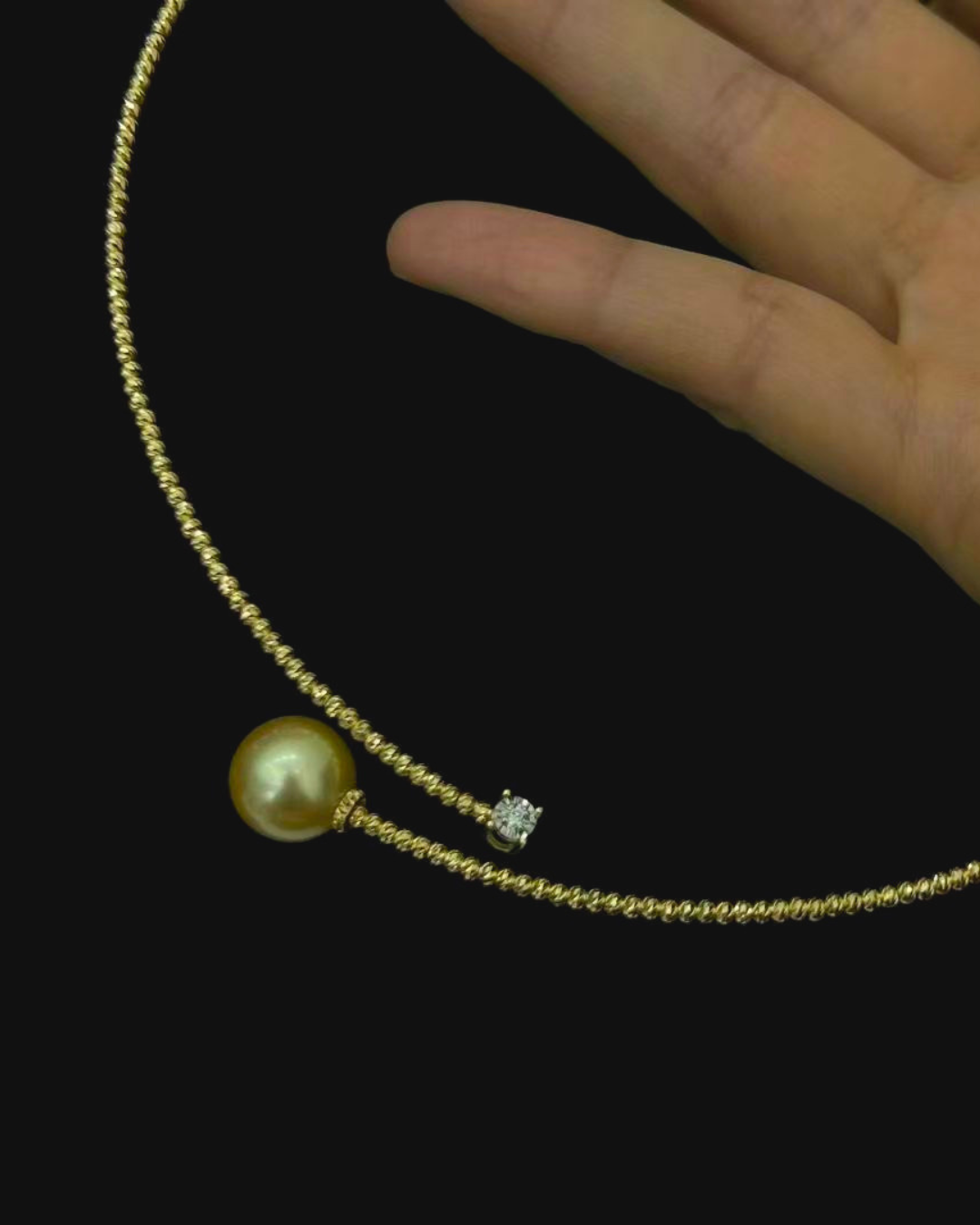 4A South Sea Golden Philippines Round Necklace in 18K Gold - Golden Orbit Torque Necklace - Gold (11-12mm) D0.03ct